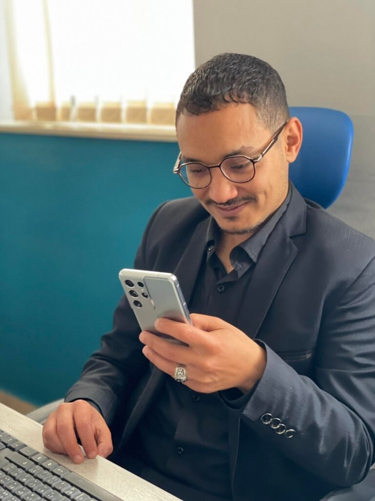 أ. محمّد خليفة، الباحث والصحفي